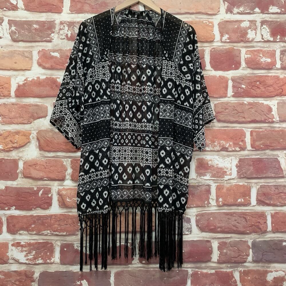 Express Kimono Shirt Topper Women’s S Black White Boho Festival Abstract Shrug